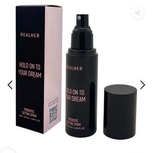RealHer Hold On To Your Dream Setting Spray